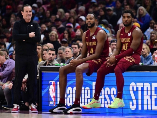 NBA》率騎士打出隊史最長16連勝奪東部第一 亞特金森首獲年度最佳總教練