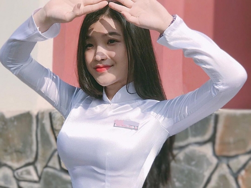 奧黛最高！「越南學生妹」傳統服飾展現巨乳曲線　緊繃布料太性感