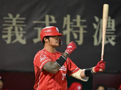 中職》全場歡呼！林智勝宣告引退後初亮相 隊友慫恿他寫9年紀錄