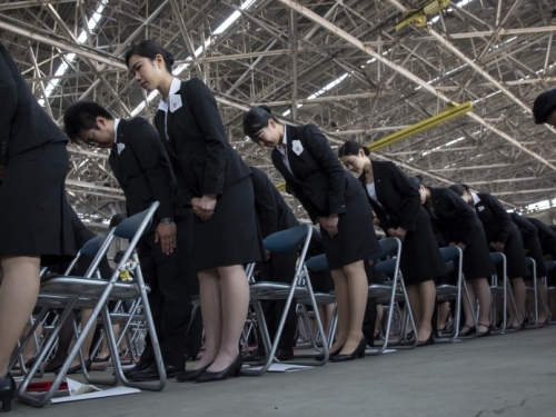 防狼！日本空姐屢遭偷拍 日航、JR東日本新制服改褲裝