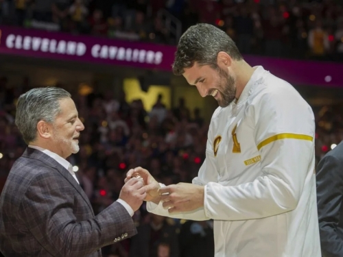 NBA》隊史首冠功臣！騎士計畫退休勒夫「0號戰袍」