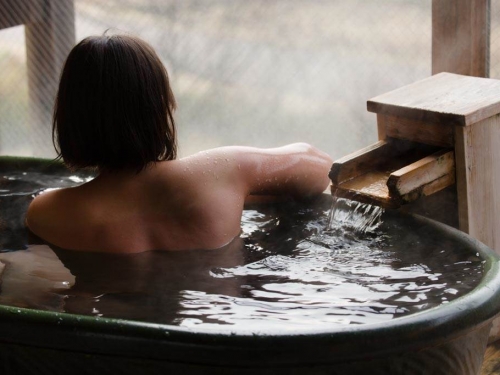 日本人為何能接受大眾全裸共浴？