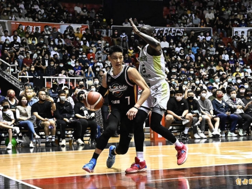 PLG》開賽助攻連發！林書豪首節飆進三分球 得分開張