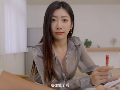 神級美女家教被學生下媚藥　全身燥熱只能脫光衣服排解！