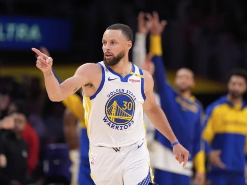 NBA》兩戰狂砍89分！37歲柯瑞紀錄比肩喬丹、詹姆斯