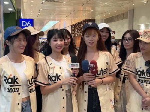 中職》樂天女孩自備「這東西」啟程美國巡演！筠熹嗨喊：要劈腿也沒問題