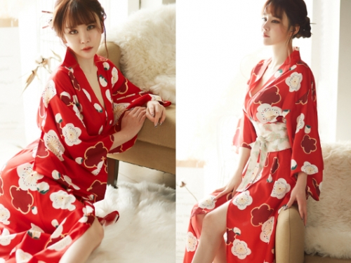 「日式和服姬」紅櫻春日性感妖嬈　舉手投足間風情萬種讓人春心蕩漾