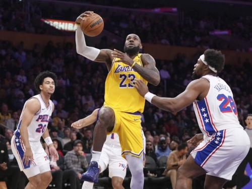 NBA》道奇冠軍獎盃加持！詹皇超狂大三元、AD轟31分 湖人終結2連敗