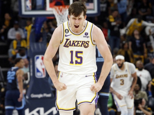 NBA》關鍵時刻不是靠詹皇、AD 里維斯超霸氣連飆9分成湖人奪勝功臣