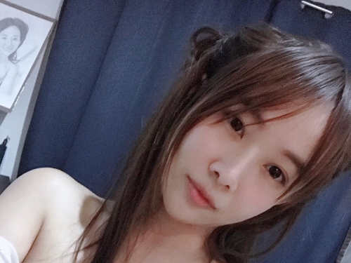 好會藏！甜美「神隱少女」一脫外套乳量爆出　白嫩八字奶太囂張