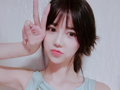 真人版娜美！巨乳妹子雙奶「不科學腫脹」　渾圓乳球比頭還大！