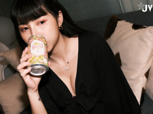 年末和同學相約聚會卻被灌醉撿屍　拘禁強制高潮當新年禮物