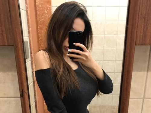 太扯！炫富女超誇張爆乳身材根本「兩顆氣球」掛胸口！網友：忍不住想戳...