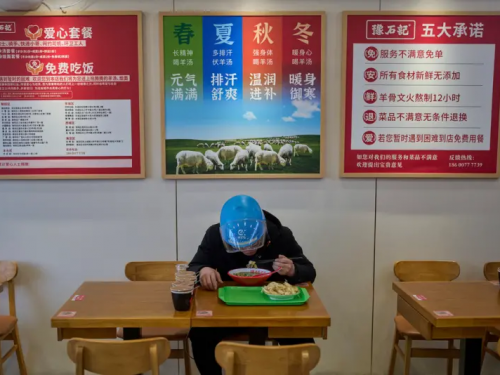中國2億零工拚生存！外送員連飯錢都省　靠「愛心餐」求溫飽