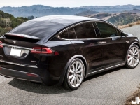 無懼自動駕駛事故　Tesla要讓車「自己去賺錢」