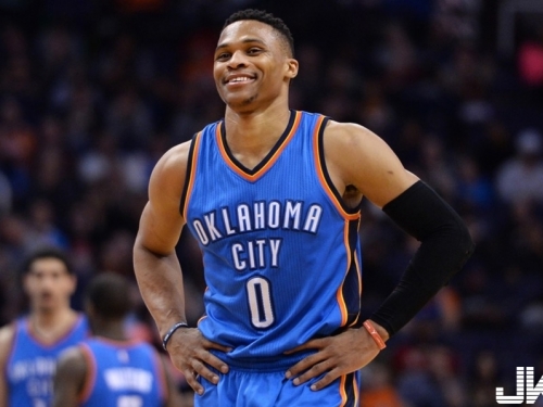 [影片]威少誇張「7步違例」 柯瑞都不禁偷笑