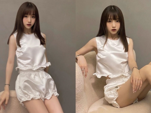 高顏值極品正妹「Cotton」四肢纖瘦還挺渾圓雙峰，逆天長腿更讓人難以抗拒！
