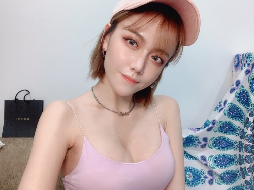 巨乳鋼琴家教－酸酸 Enny