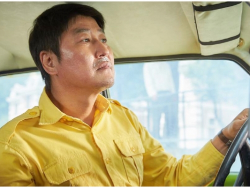 體驗民主浪潮！《華麗的假期》、《我只是個計程車司機》三大韓片帶你回到「非自由年...