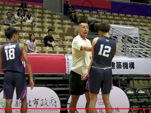籃球》基商HBL教練比賽中場拳打球員惹議 校方依程序開會討論懲處