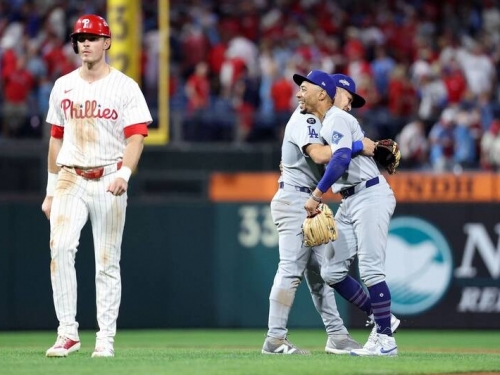 MLB季後賽》道奇貝茲神補位守備破解對方短打 讓費城人教頭佩服