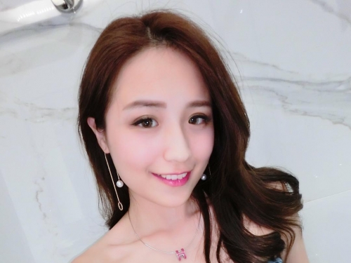 超電眼「美波尤物」海邊長輩曬一發！「爆乳比基尼」讓人無法專心遊泳…