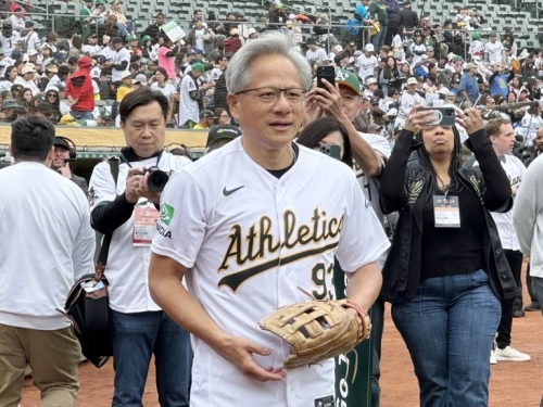 MLB》駐處攜長榮促巨人隊台灣傳統夜 黃仁勳任開球嘉賓
