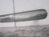 《可能拍攝自美軍潛艇的照片，驚見UFO漂浮大西洋上空！》