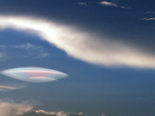 廈門上空驚現五彩UFO