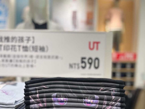Uniqlo店員這樣摺衣服 網一看驚呼簡直藝術品「捨不得拿」：該加薪了