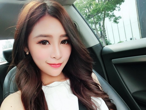正妹也進得了廚房！性感小廚娘「解放雙峰」畫面好危險！想娶回家了…