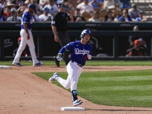 MLB》道奇南韓球星金慧成春訓首轟出爐！巨人李政厚同場加映長打