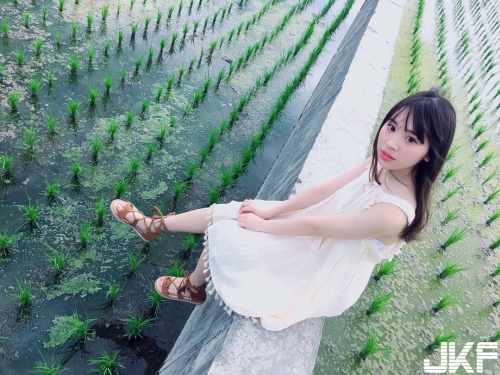 最萌美睫師「曈曈ㄦ」魅力雙眸電力十足　甜美笑容讓人戀愛！