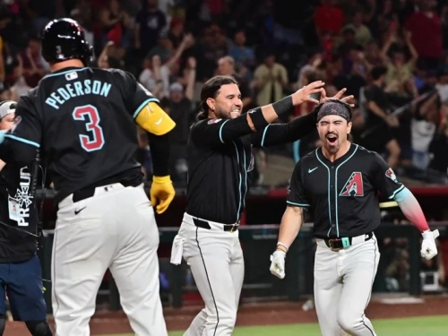 MLB》台美混血卡洛爾代打再見兩分砲 響尾蛇落後6分逆轉勝