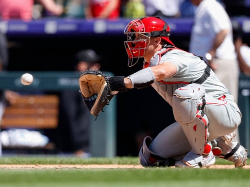 MLB》國東龍頭費城人壞消息！ 明星鐵捕將動右膝半月板切除手術