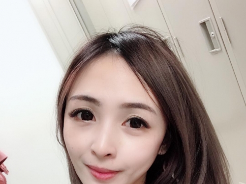 地方護理師正妹「葉婷」清新氣質好可愛　國外大膽解放S形性感曲線！