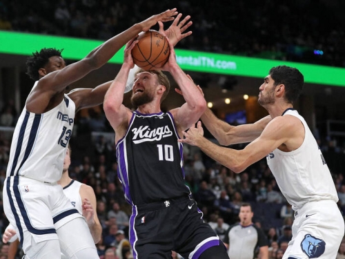 NBA》狂抓21籃板締大三元 沙波尼斯：今天是屬於我們的夜晚！