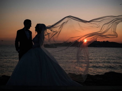 偷結婚6年第一次帶老婆回家！爸傻眼：這是我前妻