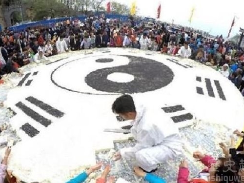 世界上最大的豆腐 一小時就吃光了