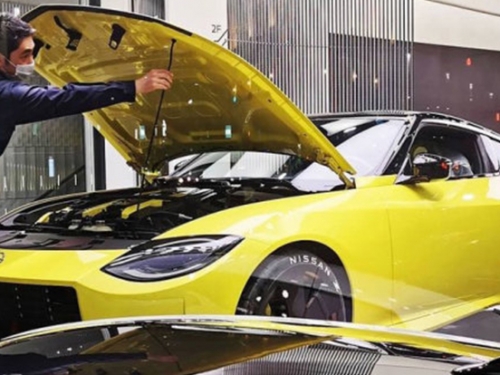 路人意外捕獲新世代「Z Car」引擎真面目！來自 Infiniti 的「Red Sport」400匹馬力加持