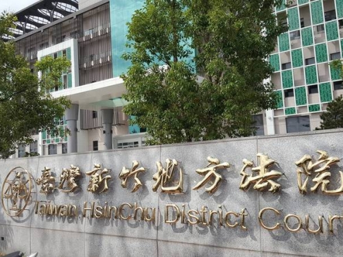 月台遭鹹豬手襲臀 她守株待兔兩天真的等到他！