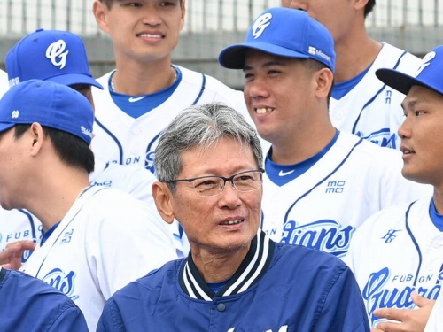 中職》「東方特快車」現身悍將牛棚！ 61歲郭泰源練投備戰影片曝光