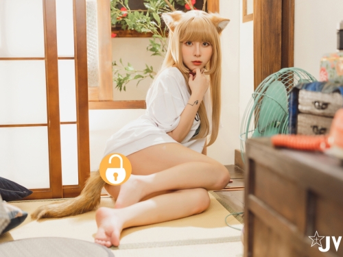 日系少女「Tiny胎尼」今天不當女王，要當你專屬的小貓咪