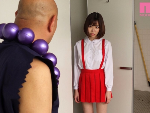 光頭驅魔師大戰正妹女鬼！「廁所裡的花子」深田詠美...慘被吸星大法搞爆