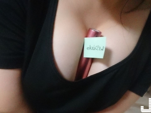 櫻花妹94狂！素人大膽「掀衣秀美乳」自拍　超大尺度讓人石更了