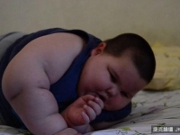 巴西3歲男童患罕見病不停進食　體重達70公斤