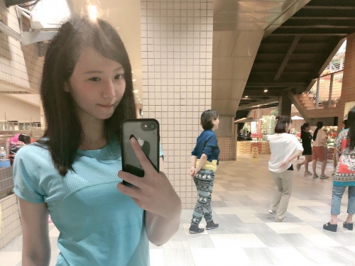 超甜美女業務「娜娜」笑容讓人融化　隱乳身材一脫就讓人驚喜