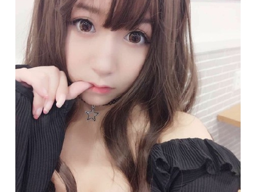 F奶直播主「貓九醬」超狂暴上圍被封為「中國第一童顏巨乳」！無辜感爆表抵擋不了了...