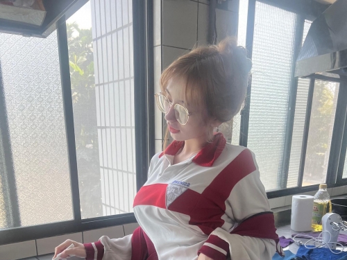 頭城家商正妹「舒舒」發育超齡好驚人，剛畢業成年就讓網友瘋狂！