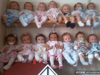 養的51隻「假娃娃」太逼真！　英女抱怨害她交不到男友